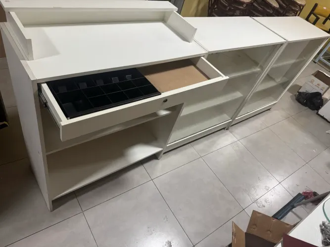 Balcão caixa + 3 balcão vitrine branco