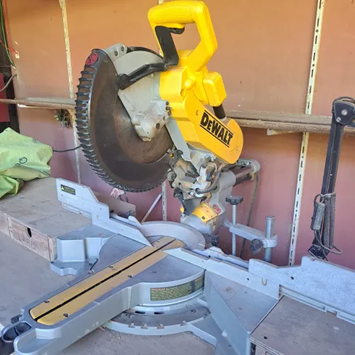 Esquadrejadeira telescópica DeWalt 