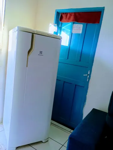 Geladeira Electrolux funcionando perfeitamente vem conservada FROST FREE