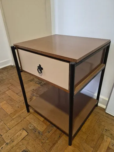 Mesa de Cabeceira/criado mudo Industrial 47x43, 61 altura