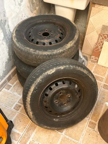 Jogo 4 Rodas de Ferro Aro 13 Fiat (4x98) + Pneus Usados