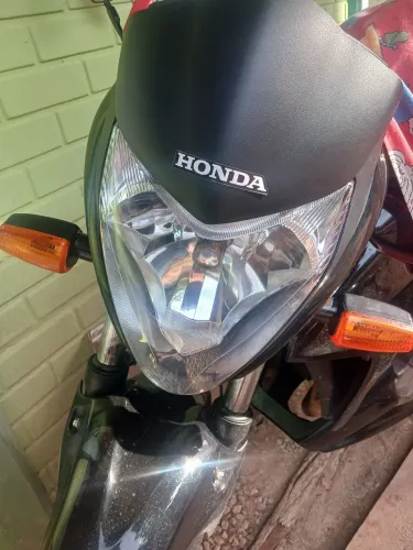 CB300 com motor suspesão novinho novinha 