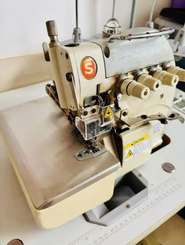 Máquina de costura industrial