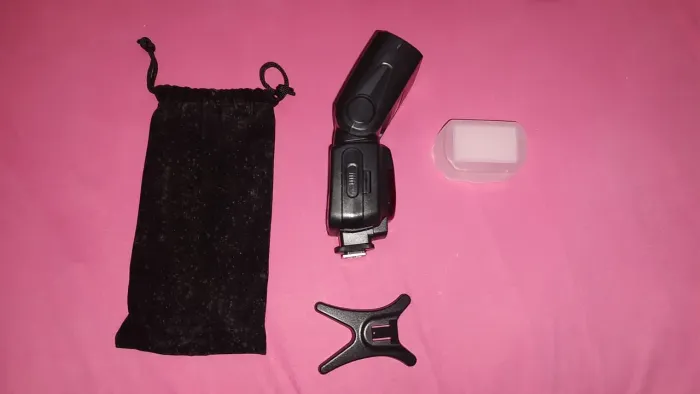 Flash Speedlight TRIOPO TR-950 - Novo, na caixa