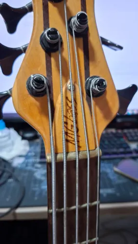 Baixo MGBass 5 cordas