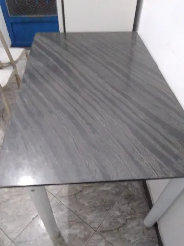 Mesa de granito para 6 lugares sem cadeiras. 