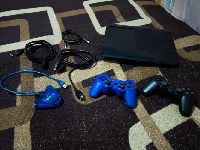 Vende-se PlayStation 3 Desbloqueado - 250 GB