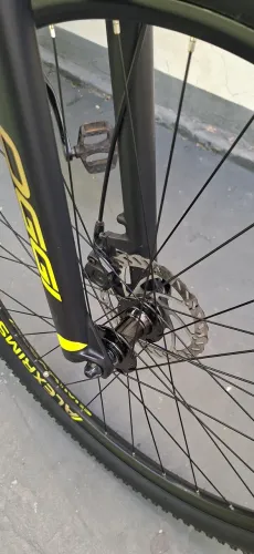 Vendo bike aro 29 mista asfalto e trilha top, so venda não aceito troca blz com nota fisca