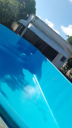 Piscinas de fibra e alvenaria