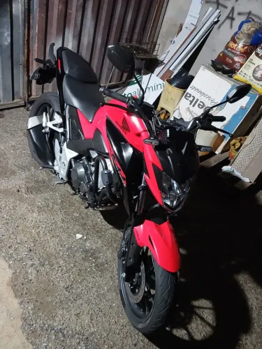 Honda CB 300F Twister 2024/2024 - Apenas 6.750 km - Impecável!