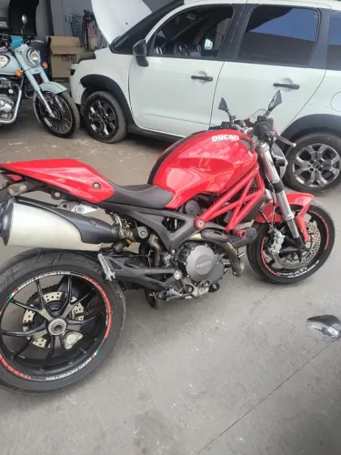 DUCATI MONSTER 796 EM EXCELENTE ESTADO