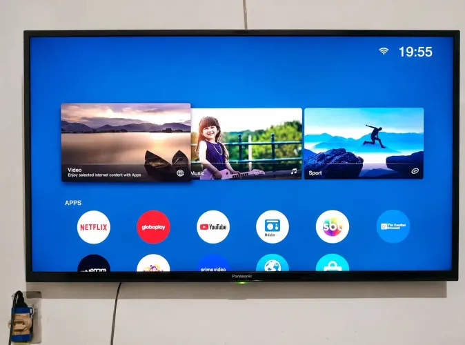 Vendo tv smart 43 polegadas Panasonic novinha funcionando perfeitamente 