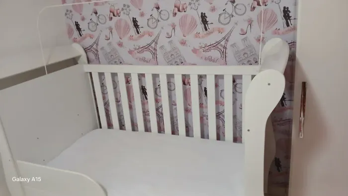 Vende-se berço que virá cama 