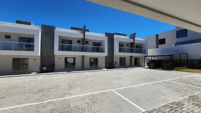 IPITANGA- COND. LHA DE MALTA, - 3 QTOS S/ 2 SUÍTES C/ CLOSET, A 500 METROS DA PRAIA