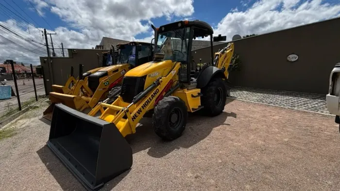 RETROESCAVADEIRA NEW HOLLAND 1.500HORAS 2018