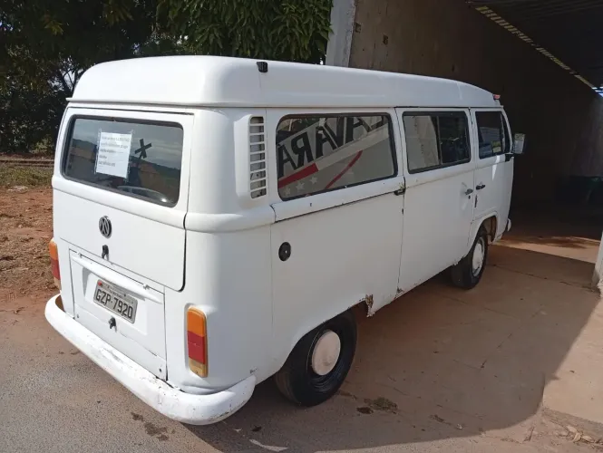 Volkswagen Kombi Lotação 1.6 MPI 2002