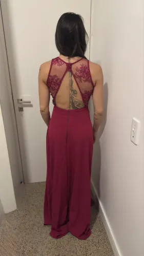 Vestido de festa na cor vinho