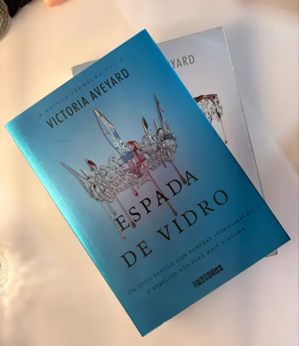 Vendo livros Rainha Vermelha e Espada de Vidro