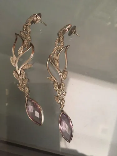 Par de brincos em diamante