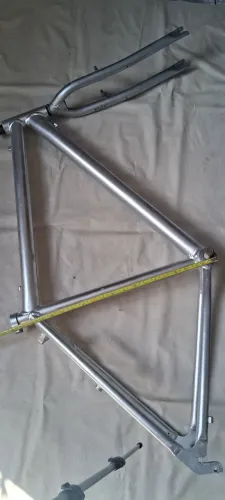 Quadro de bicicleta (bike frame) compatível com mountain bikes 