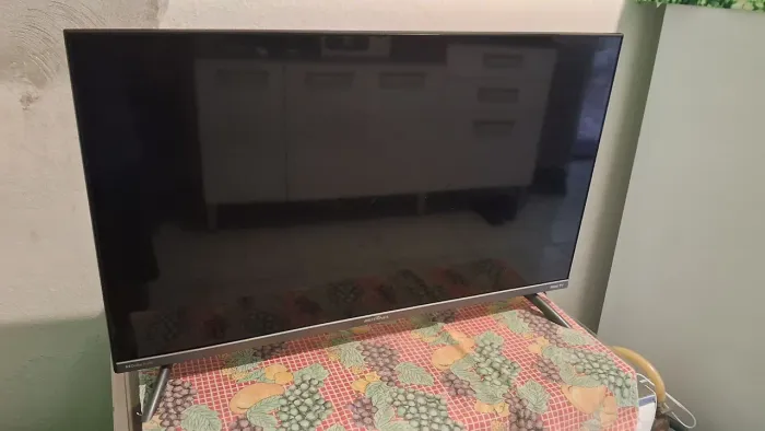 Tv smart com tela danificada 32pol