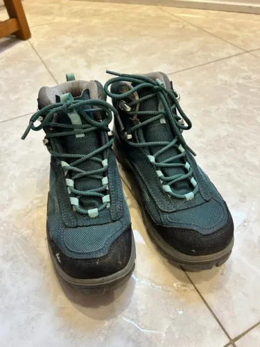 Bota Feminina Impermeável de Trilha