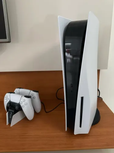 Ps5 com mídia física e dois controles 