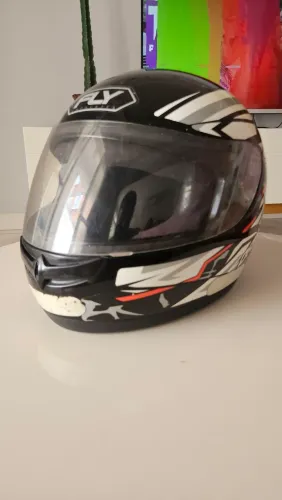 Capacete Fly usado