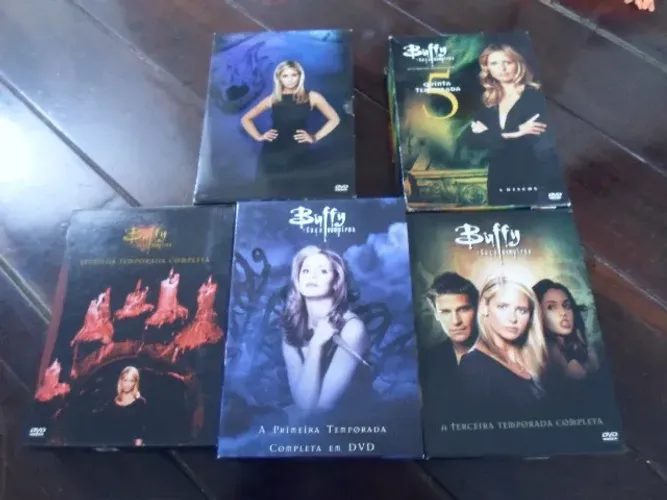vende-se 05 temporadas da serie Buffy caça vampiros dvd de filme