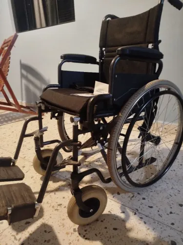 Cadeira de Rodas Aço Dobrável até 120 Kg D400 <br>Marca: Dellamed Model