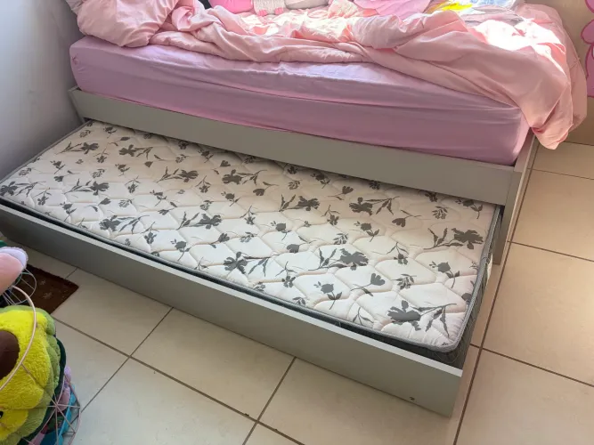 Cama solteiro com auxiliar