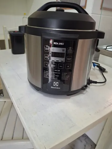 Panela de pressao elétrica seminova 350 reias