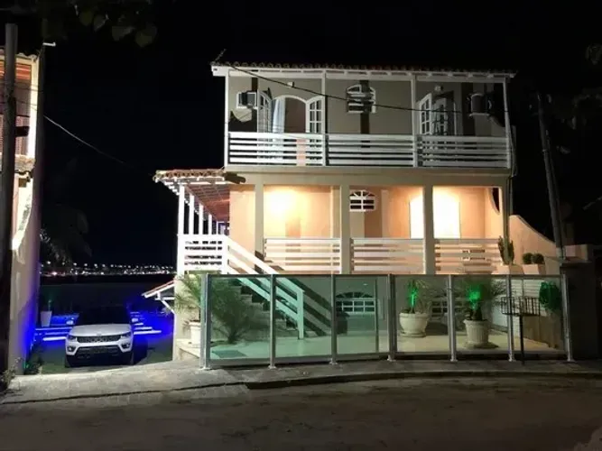 Casa de condomínio para aluguel por temporada possui 250 metros quadrados com 7 quartos