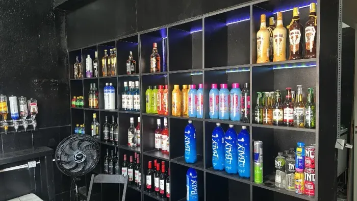 Pratileira expositora de bebida com Leds