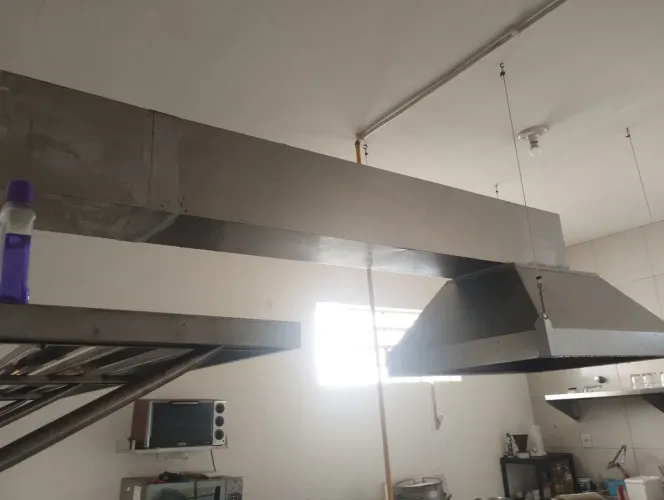 Coifa com exaustador e ventilação 