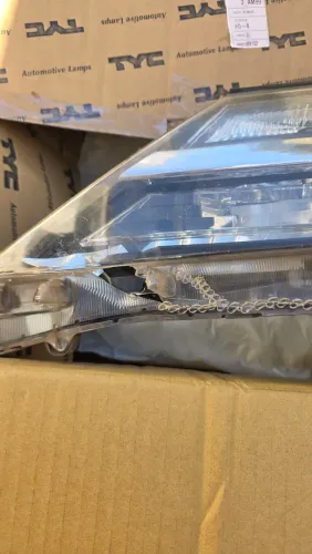 Farol dianteiro esquerdo (lado motorista) máscara preta Rav 4 2014