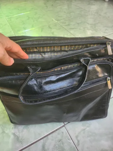 Pasta de couro otima para viagens  estado de nova 