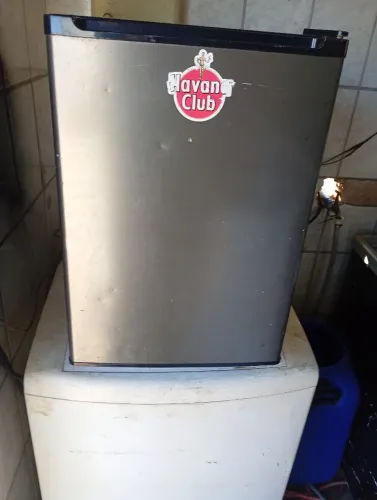 Vende se geladeira frigobar com garantia de três meses aceito cartão 