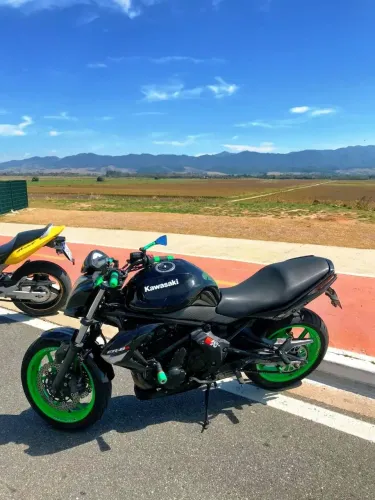 Moto Kawasaki ER-6N