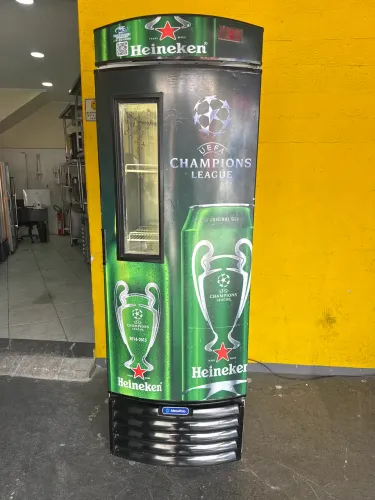 Cervejeira Metalfrio com faixa expositora