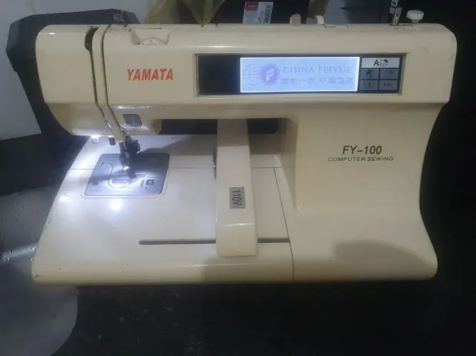Máquina de bordar Yamata FY-100 com defeito