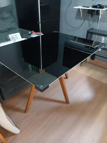 MESA PARA 4 CADEIRAS COM TAMPO DE VIDRO PRETO,
