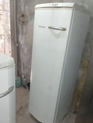 Freezer vertical Eletrolux Frost Free