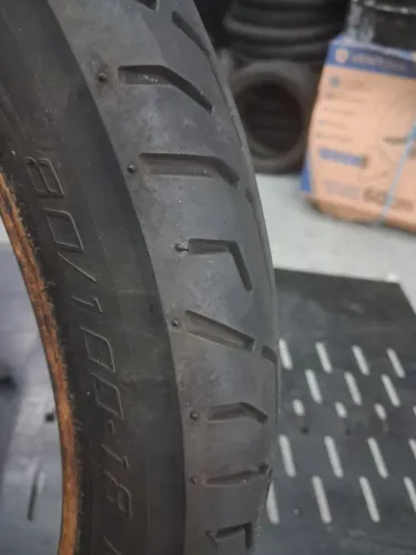 Pneu dianteiro 80/100/18