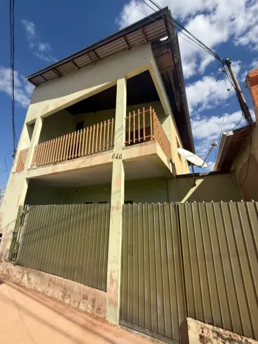 Sobrado para aluguel possui 190 metros quadrados com 2 quartos na Vila Margarida - Campo G