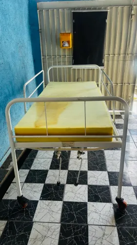 Vendo cama hospitalar 2 posições