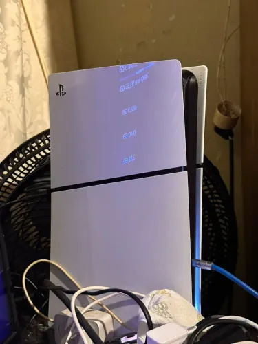 PS5 SLIM 848 GB 2 mídias físicas 1 controle, com 1 ano e 6 messes
