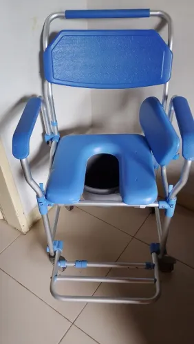 Vende-se Cadeira de banho Dellamed 