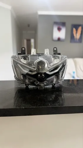 Farol Nmax 2025 em perfeitas condições 