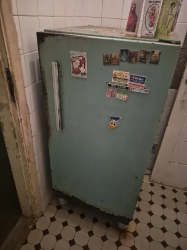Geladeira Frigidaire antiga verde/azul - não testada